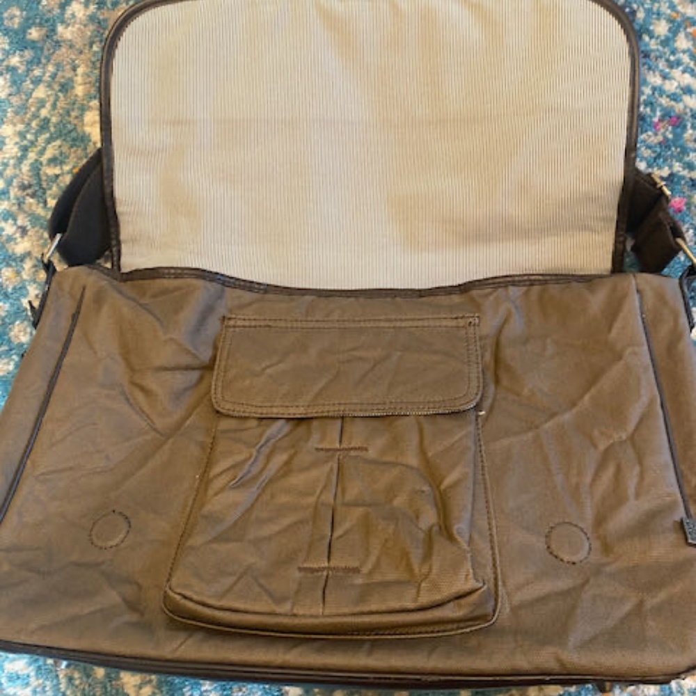 Mens Designer (OiOi) Diaper Bag - Picture 6 of 6